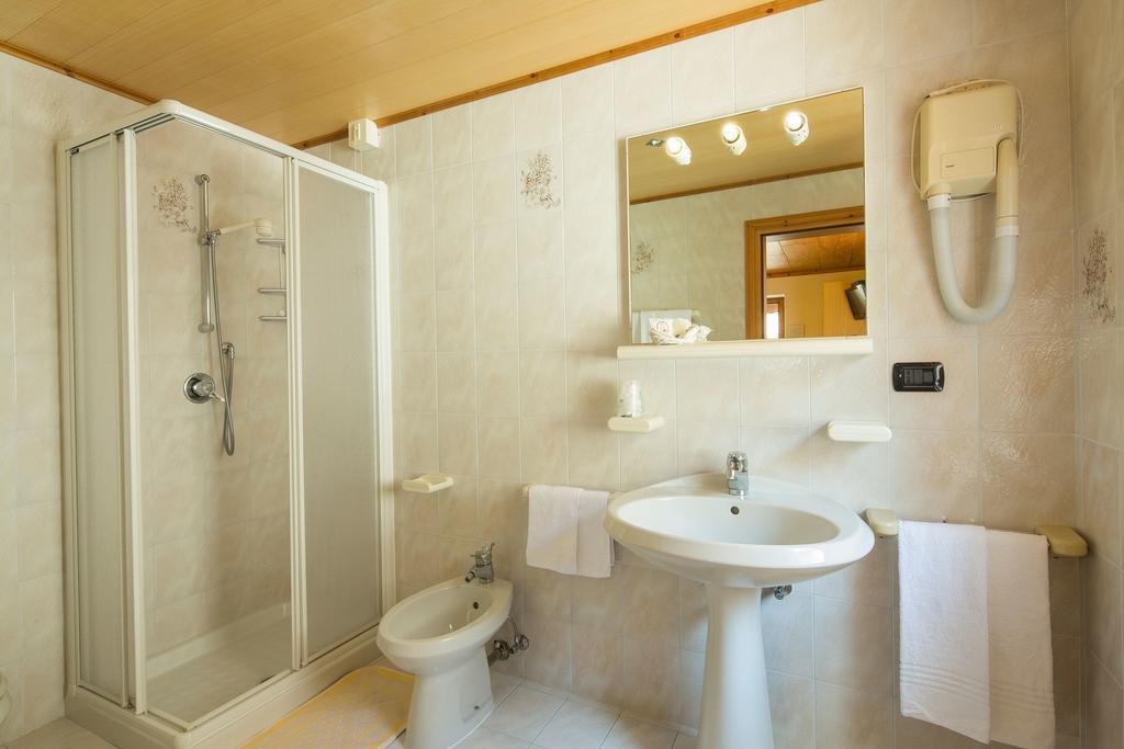 Hotel Garni Ai Serrai 로카 피에토레 외부 사진