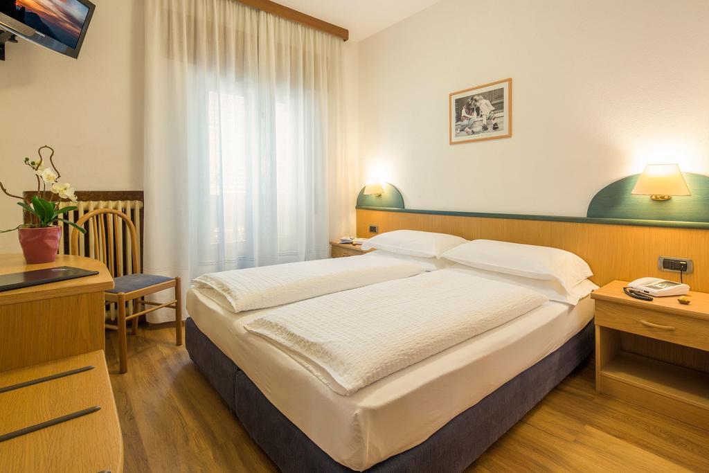 Hotel Garni Ai Serrai 로카 피에토레 외부 사진