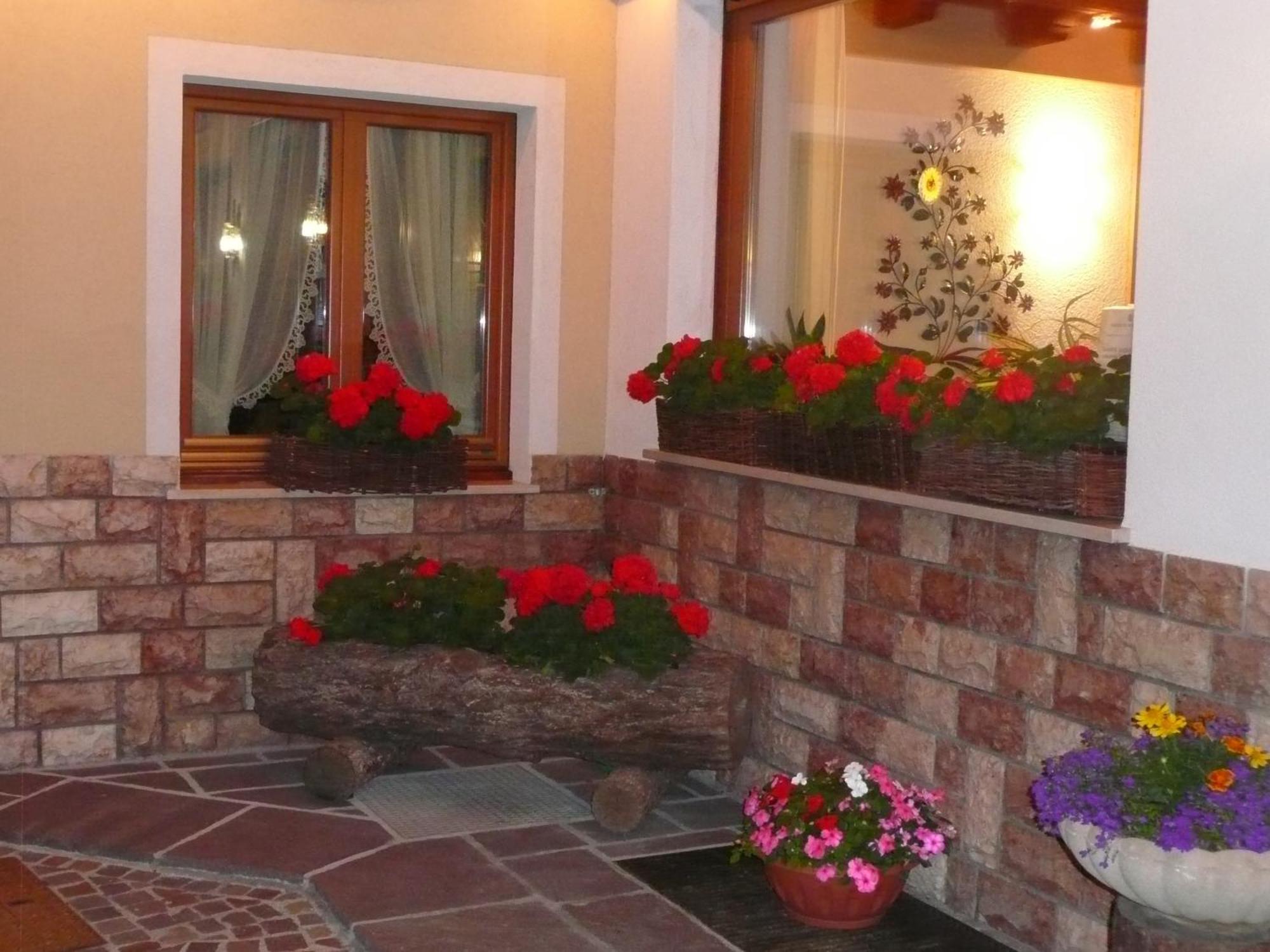 Hotel Garni Ai Serrai 로카 피에토레 외부 사진
